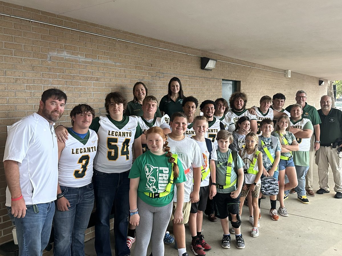 LecantoF's tweet photo. Had a great High Five Friday @LecantoPrimary @CitrusSchools #TPW #family https://t.co/LbhELDFgRZ