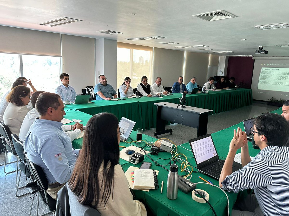 CONUEE_mx's tweet photo. #AgendaConuee 
Se lleva a cabo la segunda reunión híbrida del Grupo de Trabajo de Organismos de Certificación de Producto Aprobados para evaluar el cumplimiento de las NOM-ENER

#AhorrarEnergíaEsBienestar 
#ProgramasConuee 
@NOMs_EE https://t.co/tiGipvY29f