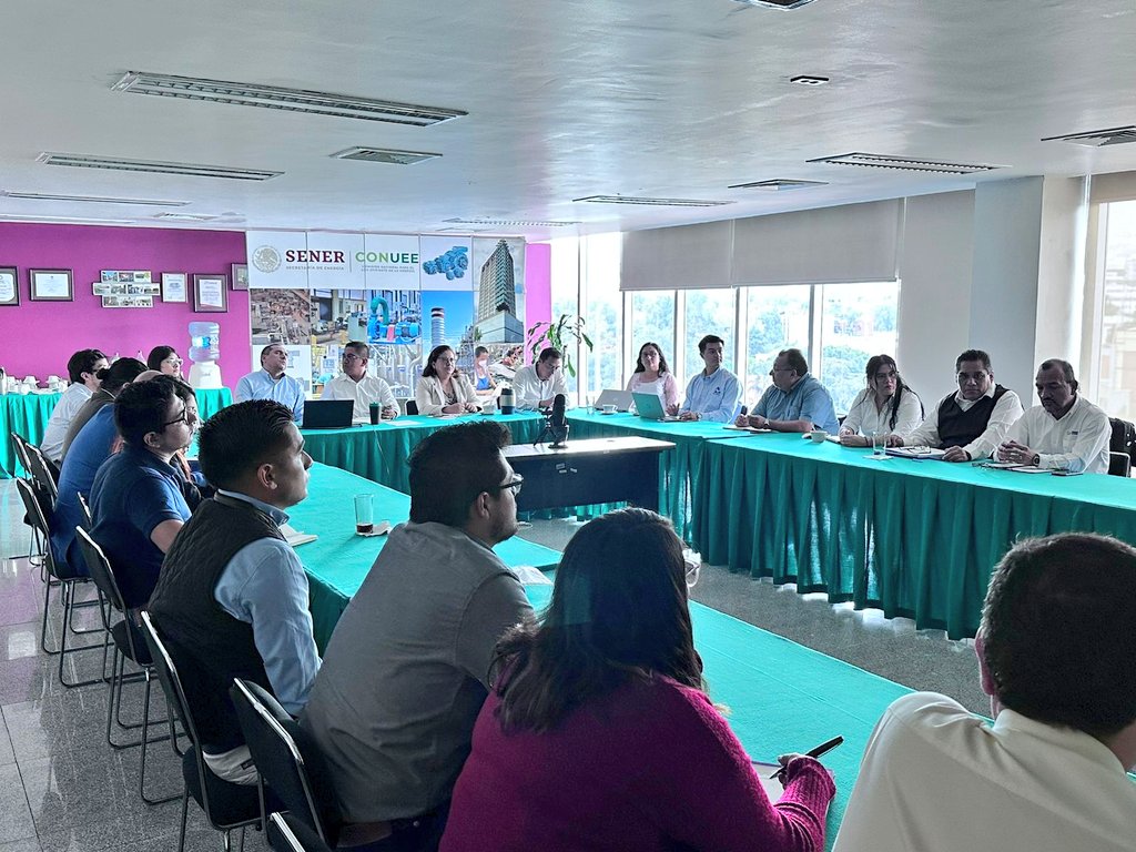 CONUEE_mx's tweet photo. #AgendaConuee 
Se lleva a cabo la segunda reunión híbrida del Grupo de Trabajo de Organismos de Certificación de Producto Aprobados para evaluar el cumplimiento de las NOM-ENER

#AhorrarEnergíaEsBienestar 
#ProgramasConuee 
@NOMs_EE https://t.co/tiGipvY29f