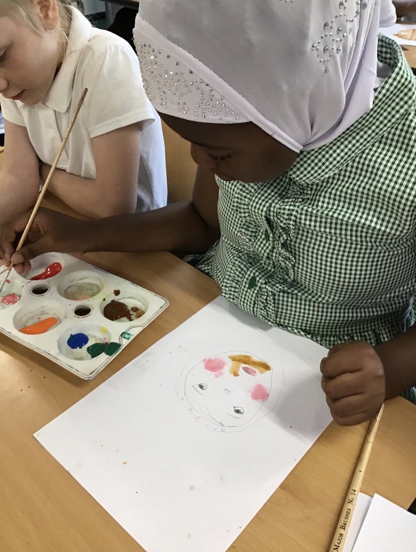 Discovery_Y4's tweet photo. Birdwatching 👁️: Buzzard, Falcon and Kestrel 🦅
“Every child 👧👦 is an artist” 👩🎨👨🎨 - Pablo Picasso
Our Year 4 artists 🎨 have been drawing ✍️ and painting 🖌️ their self portraits 🖼️ They tried so hard and we are so proud of them all! 👏 #Year4 #DPS #Creatingamasterpiece #Proud https://t.co/NooVP37iJD