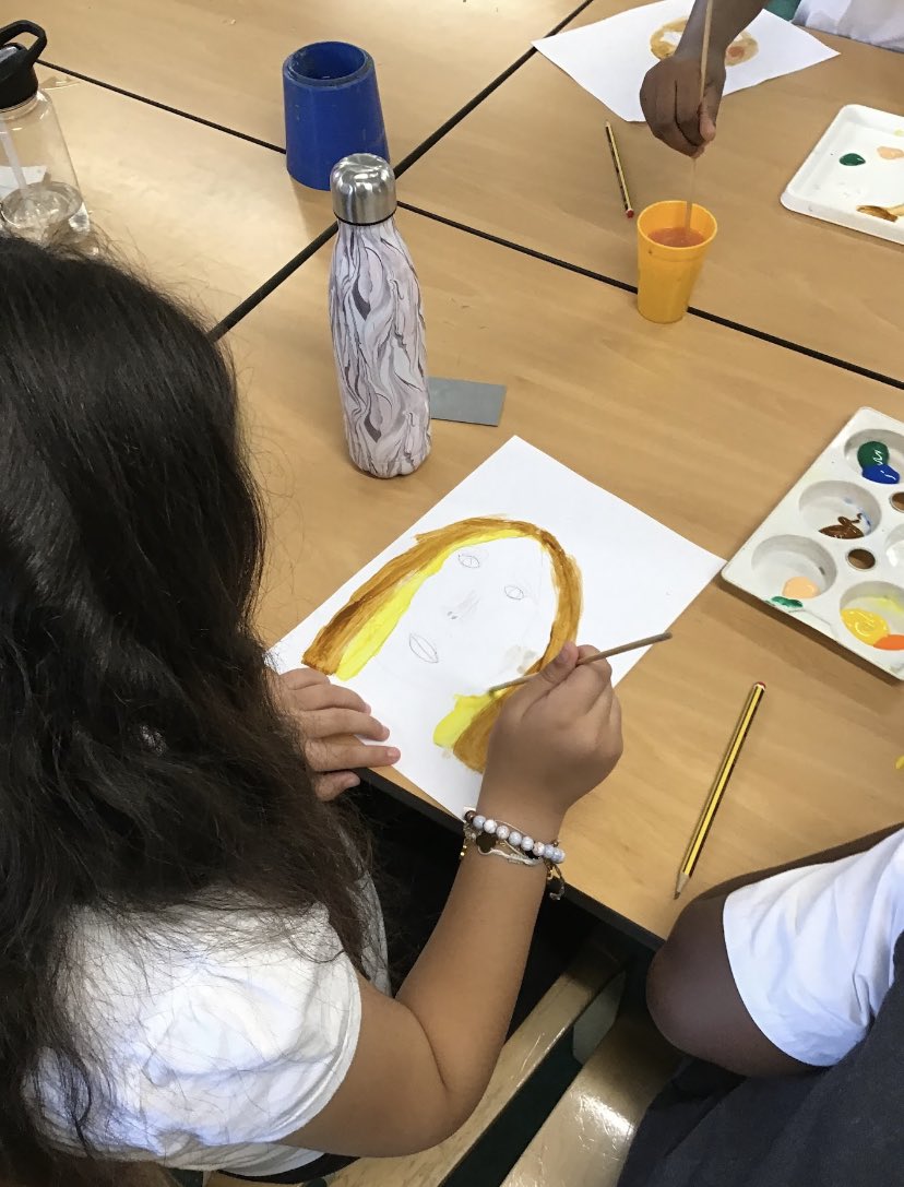 Discovery_Y4's tweet photo. Birdwatching 👁️: Buzzard, Falcon and Kestrel 🦅
“Every child 👧👦 is an artist” 👩🎨👨🎨 - Pablo Picasso
Our Year 4 artists 🎨 have been drawing ✍️ and painting 🖌️ their self portraits 🖼️ They tried so hard and we are so proud of them all! 👏 #Year4 #DPS #Creatingamasterpiece #Proud https://t.co/NooVP37iJD