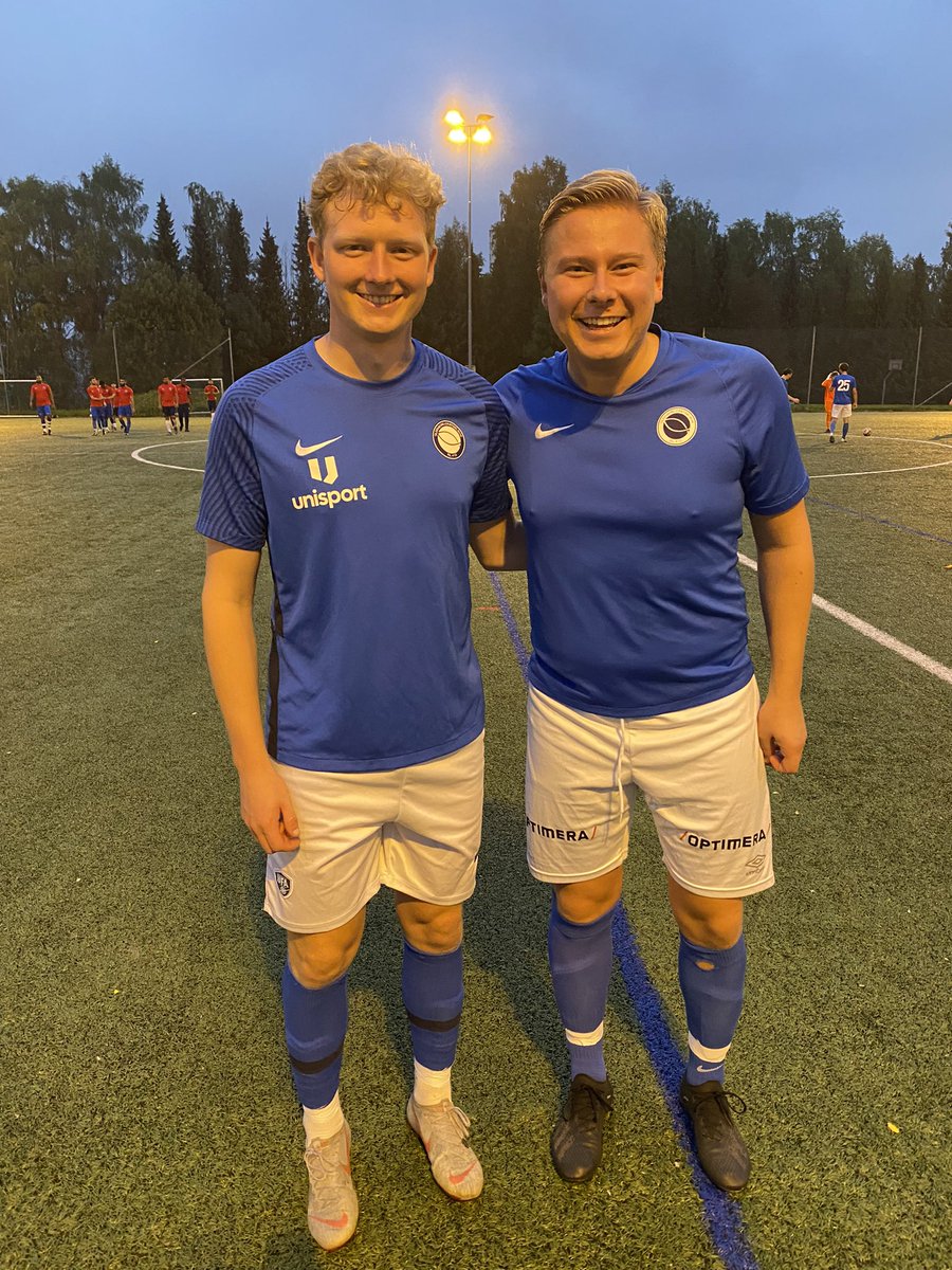 9 divisjon Oslo❤️ Haugerud 2-Oldenborg 3. To gutter fra <a href="/outZide_com/">Emblem IL A-lag</a> i dag @Sondrehamnoy <a href="/AasmundOstrem/">Aasmund Østrem</a> samt kakaoservering MED krem på tribunen😀<a href="/oslofotballen/">oslofotballen.com</a> <a href="/PyroPivoPod/">Pyro & Pivo</a>