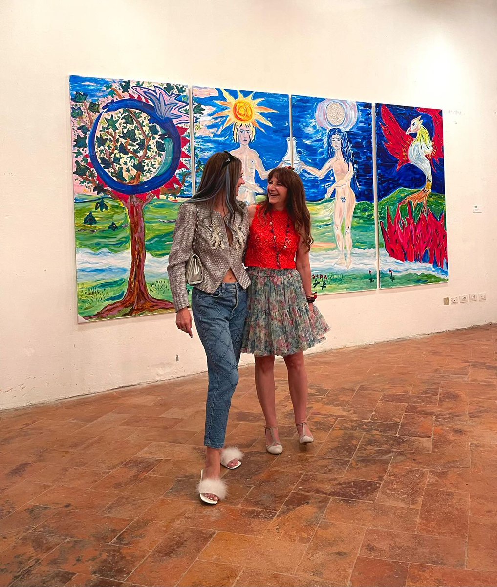 Incontro fra ARTISTE ed ANIME speciali...la nostra @Uraganonikita con Mila Ortiz Martin,per la sua mostra a Gravedona ed Uniti,in provincia di Como...🎨🎨🎨😍😍😍💙💙💙#nikiters