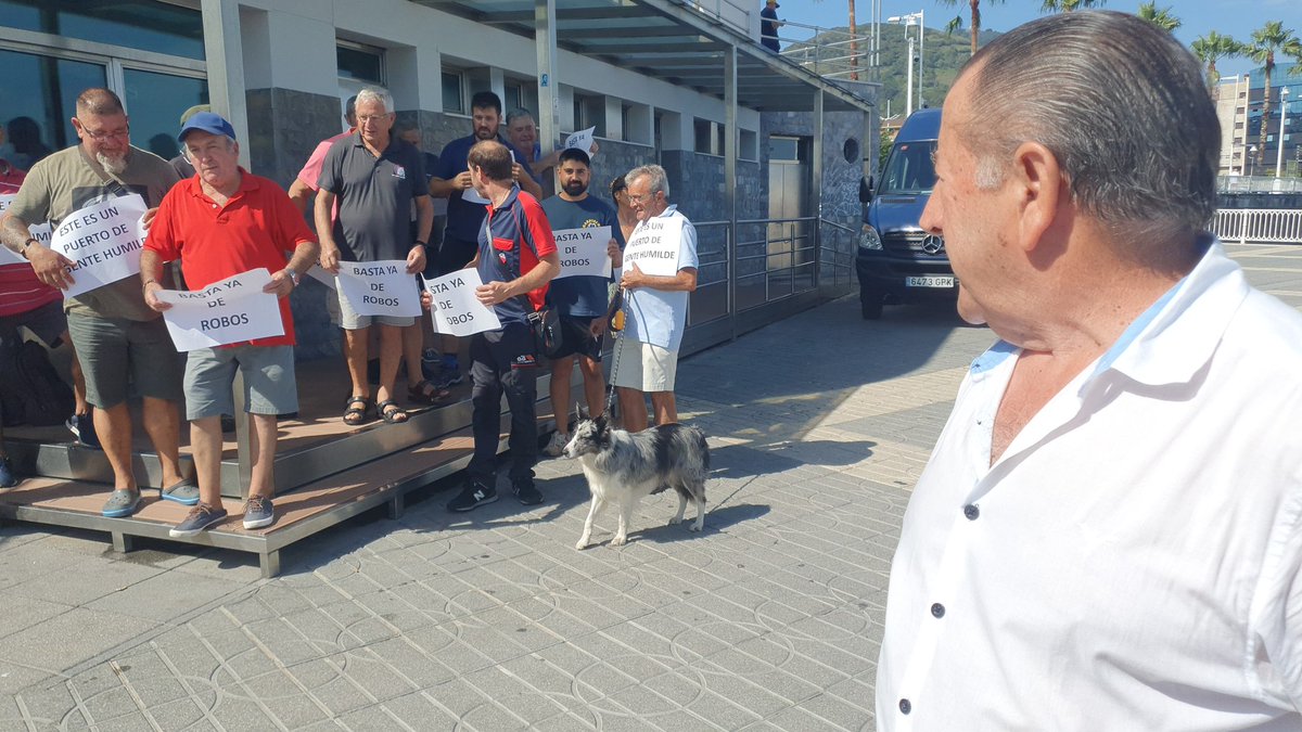 "ROBOS DE MILES DE EUROS" Los marineros y propietarios de embarcaciones de recreo de #Santurtzi y #Bermeo están hartos de los robos. Un carrete puede costar más de 2000 euros. Ahora en #Teleberri <a href="/eitbNoticias/">EITB Noticias</a>