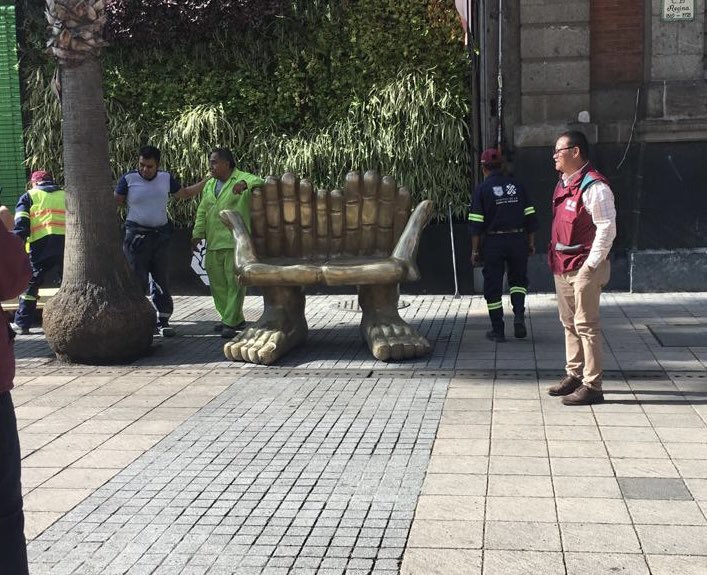 Corredor Cultural Centro Histórico (@corredorcentro) on Twitter photo Tenemos nuevos inquilinos en nuestro Corredor, embelleciéndolo cada ve mas, aportación del Fideicomiso del Centro Histórico 👏🏾👏🏾👏🏾 <a href="/Centro_CDMX/">Fideicomiso Centro Histórico de Ciudad de México</a> <a href="/ach_CDMX/">Autoridad del Centro Histórico</a> <a href="/coralrevueltas/">Coral Revueltas</a> <a href="/06080observa/">06080 Observatorio Vecinal del Centro Histórico</a> <a href="/sesuscraiz/">Angel Cruz</a> <a href="/cronicabanqueta/">Crónicas de Banqueta</a> <a href="/BiciMolino1/">@BiciMolino</a> Tenemos nuevos inquilinos en nuestro Corredor, embelleciéndolo cada ve mas, aportación del Fideicomiso del Centro Histórico 👏🏾👏🏾👏🏾 <a href="/Centro_CDMX/">Fideicomiso Centro Histórico de Ciudad de México</a> <a href="/ach_CDMX/">Autoridad del Centro Histórico</a> <a href="/coralrevueltas/">Coral Revueltas</a> <a href="/06080observa/">06080 Observatorio Vecinal del Centro Histórico</a> <a href="/sesuscraiz/">Angel Cruz</a> <a href="/cronicabanqueta/">Crónicas de Banqueta</a> <a href="/BiciMolino1/">@BiciMolino</a>