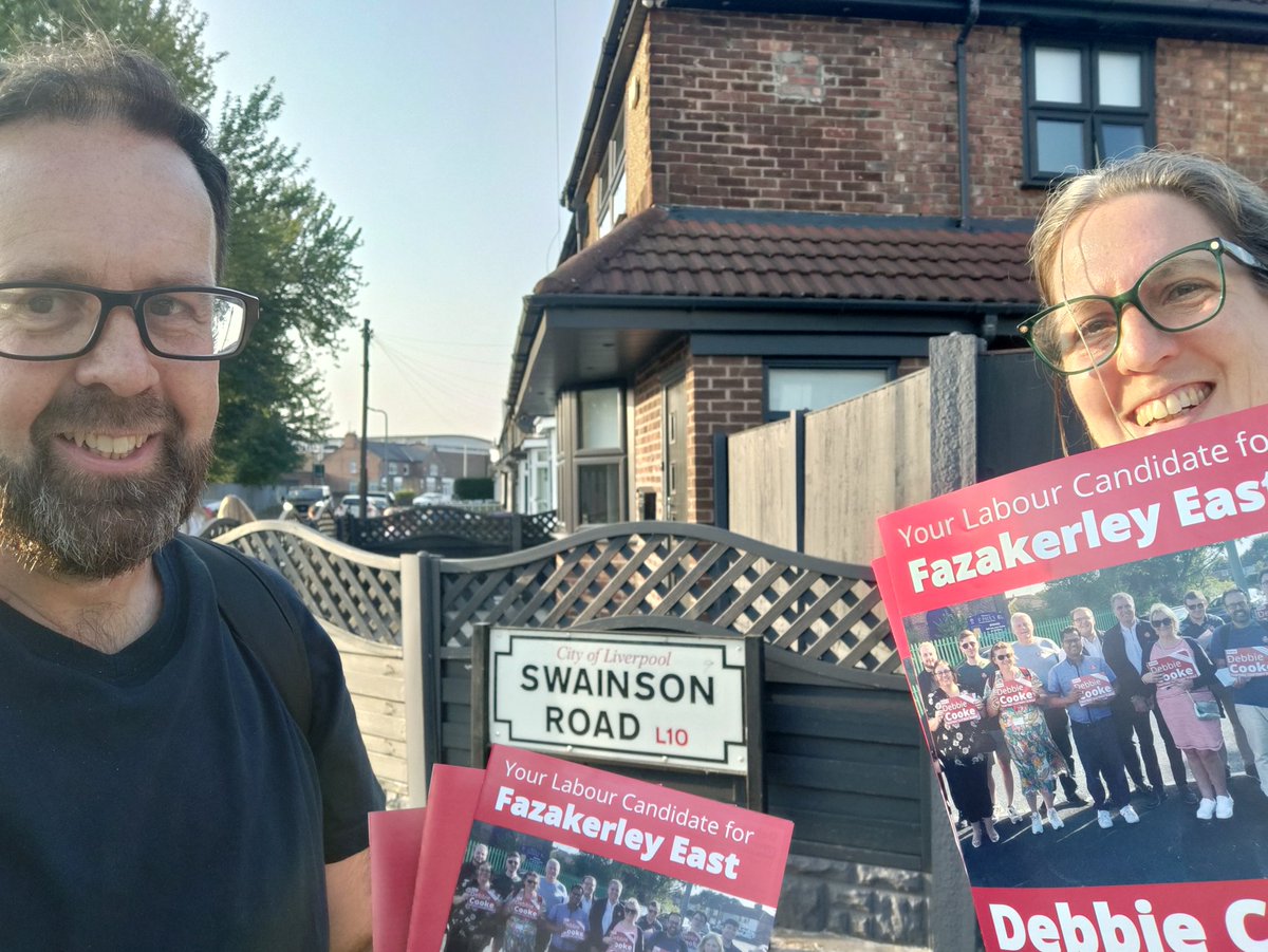 CllrNickSmall's tweet image. Out in Fazakerley East with @CllrLauraRC for @LiverpoolLabour candidate @DebbieCookeFaz in next week&apos;s council by-election #LocalVoice #LocalChoice