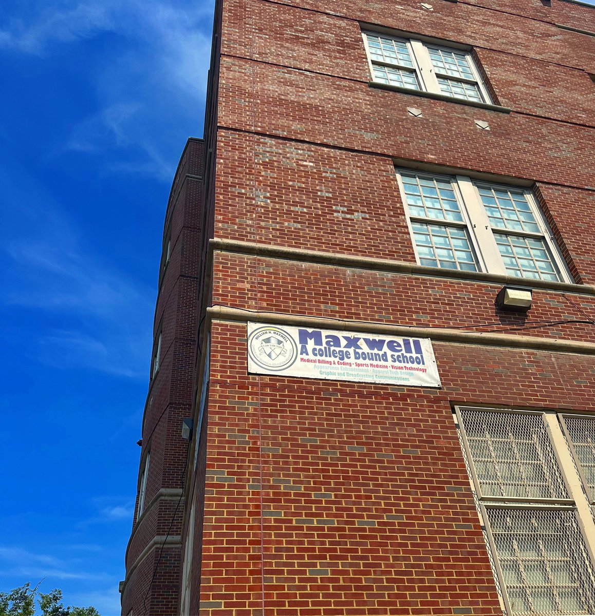 geekingoutnet's tweet photo. Closing out the week at Maxwell High in East New York. If you’re unaware, East New York, was by many considered the most dangerous neighborhood in the city. The neighborhood is re branding and Maxwell is leading the movement by preparing students to be job-ready after graduation https://t.co/E8Fqt3I3nw