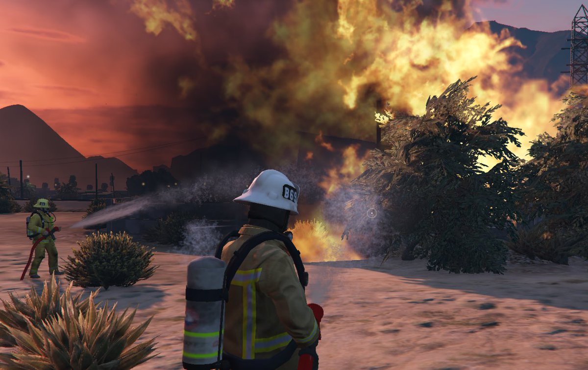 NightOfDesireRP's tweet image. 🔥 Es wird immer Heißer und die ersten #Brände entstehen in Sandy Shores! 
Das #lsfd kümmerte sich umgehend dadrum. Desweiteren empfiehlt das MD den Bürgern stets genügend zu trinken bei der Hitze ☝🏻
#GTARP #gaming #cfx #fivem