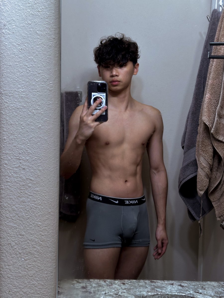 Twanieisme's tweet photo. Mệt😪 https://t.co/OVoyC9rGAF