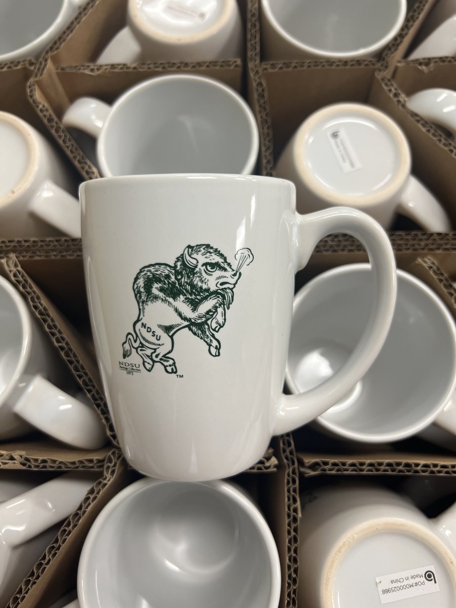 𝐌𝐔𝐆 𝐆𝐈𝐕𝐄𝐀𝐖𝐀𝐘 𝐓𝐎𝐍𝐈𝐆𝐇𝐓 at Dacotah Field❗️❗️❗️ The first 5⃣0⃣ NDSU Faculty/Staff members at tonight's game will get an exclusive Snorty mug! 🏃‍♀️Doors open at 5:30 PM so get here fast! ⚡️Bring your NDSU Staff ID 🤘Cheer us on as we take on Northern Colorado!