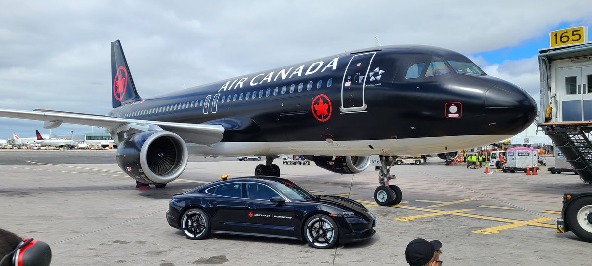 airportagentyyz's tweet photo. Air Canada #JETZ A320-200
Fin: 416
Reg: C-FNVV
VQQ to YYZ
New livery for the plane ... new interior as well ... sorry, no pictures of that ...
#Avgeek https://t.co/L3naKuaXaz