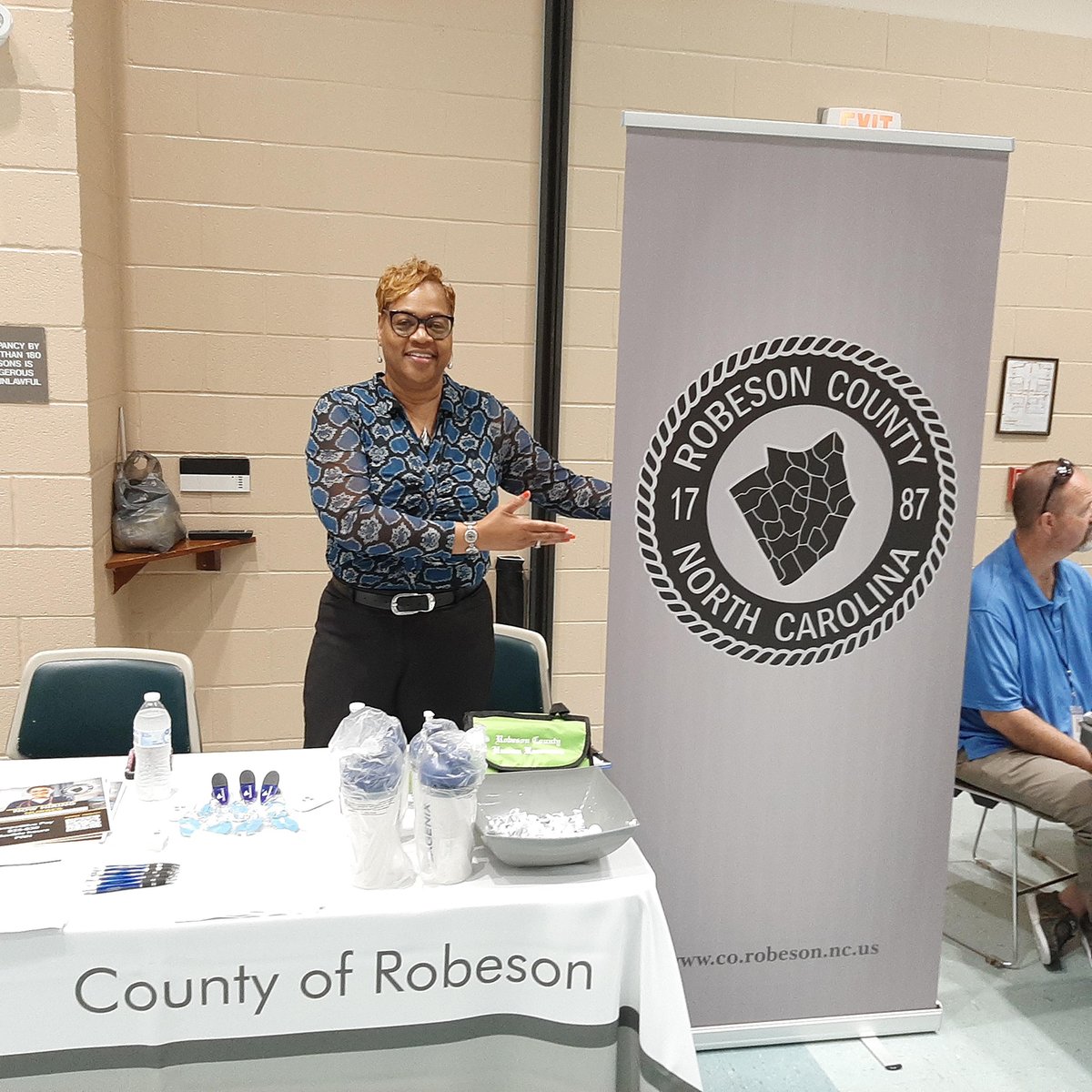 ncworkforce's tweet image. Two Carolinas make a powerful combination! We saw that once again when our #NCWorks team in the South Central (Sandhills) Prosperity Zone &amp;amp; workforce system counterparts from #SCWorks in SC came together to hold "Sharing Borders, Sharing #Jobs" on Aug. 24 in Lumberton. (1/2)