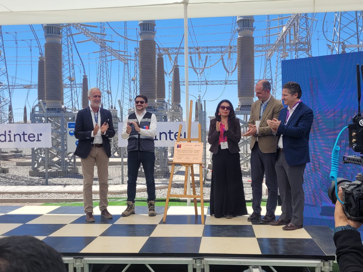 BeatrizCorredor's tweet image. Enhorabuena al equipo de #Redinter, filial de @RedeiaCorp en #Latam por la entrada en operación de la 2ª fase del proyecto #Redenor, que refuerza la conexión eléctrica al norte del país y supone un impulso para la #transiciónecológica. Gracias ministro @DiegoPardow por tu apoyo.