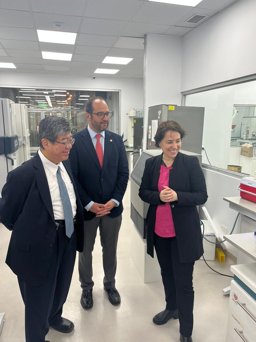 ShibuyaEmbJpChi's tweet photo. Visité @uandresbello invitado por @issakortg quien fue presidente del Grupo Interparlamentario de amistad 🇨🇱-🇯🇵, durante su periodo como diputado. Pudimos intercambiar opiniones productivamente con el rector Julio Castro y el Presidente de la Junta Directiva Juan Antonio Guzmán. https://t.co/q3zAjPWDly