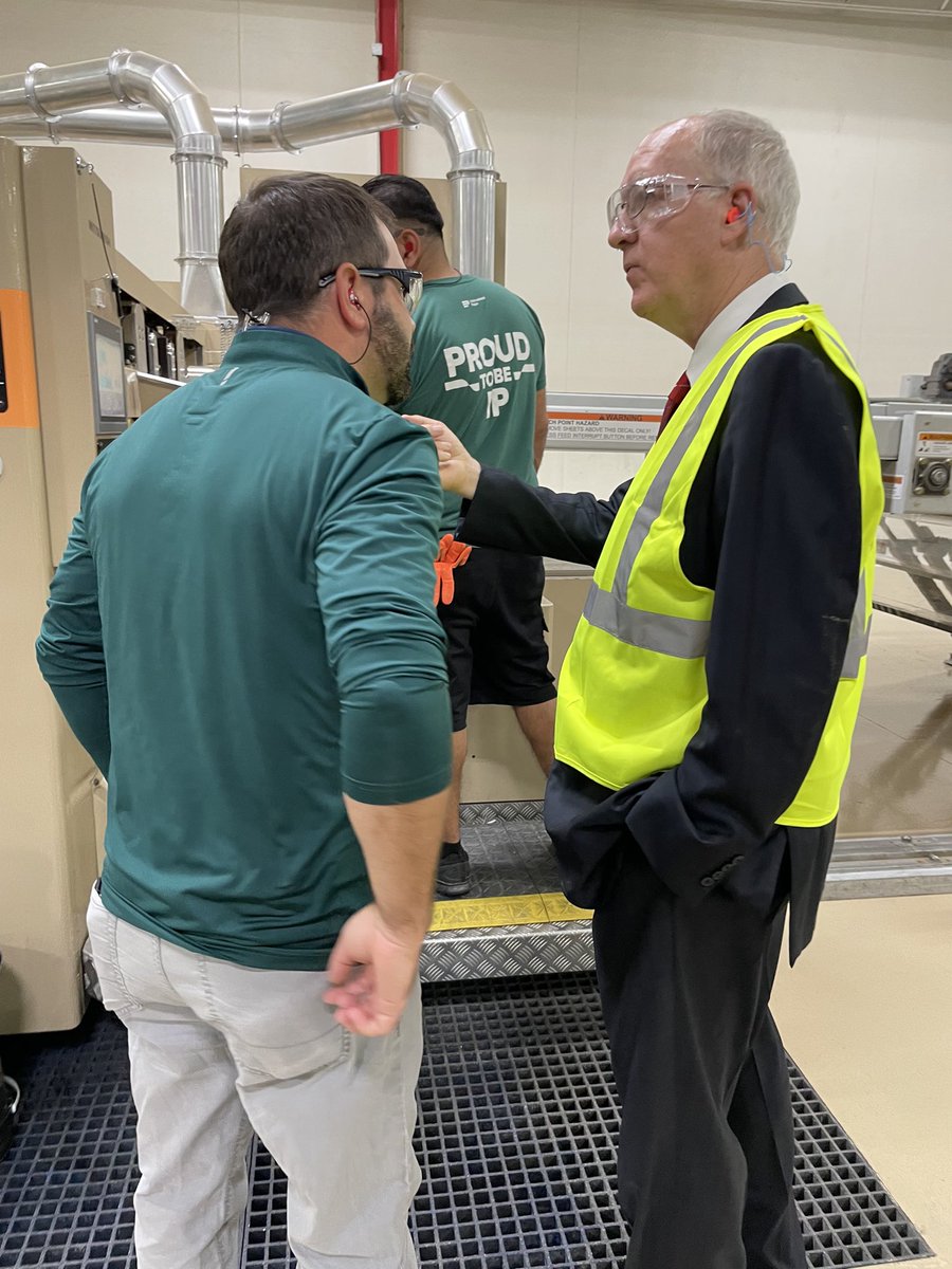 IntlPaperGR's tweet image. Thanks to @RepBillFoster for touring @IntlPaperCo’s Aurora Box Plant. Our team members were proud to demonstrate IP's commitment to making quality products that communities rely on every day. #ProudToBeIP