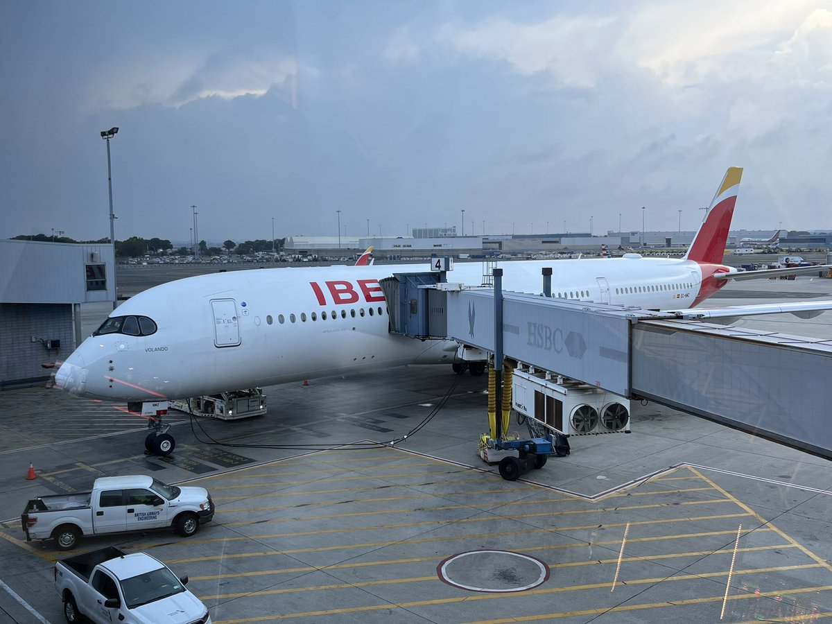 Regreso a casa con “Volando”. Así se llama este A350 de IB. JFK-MAD #AndaluciaInNewYork