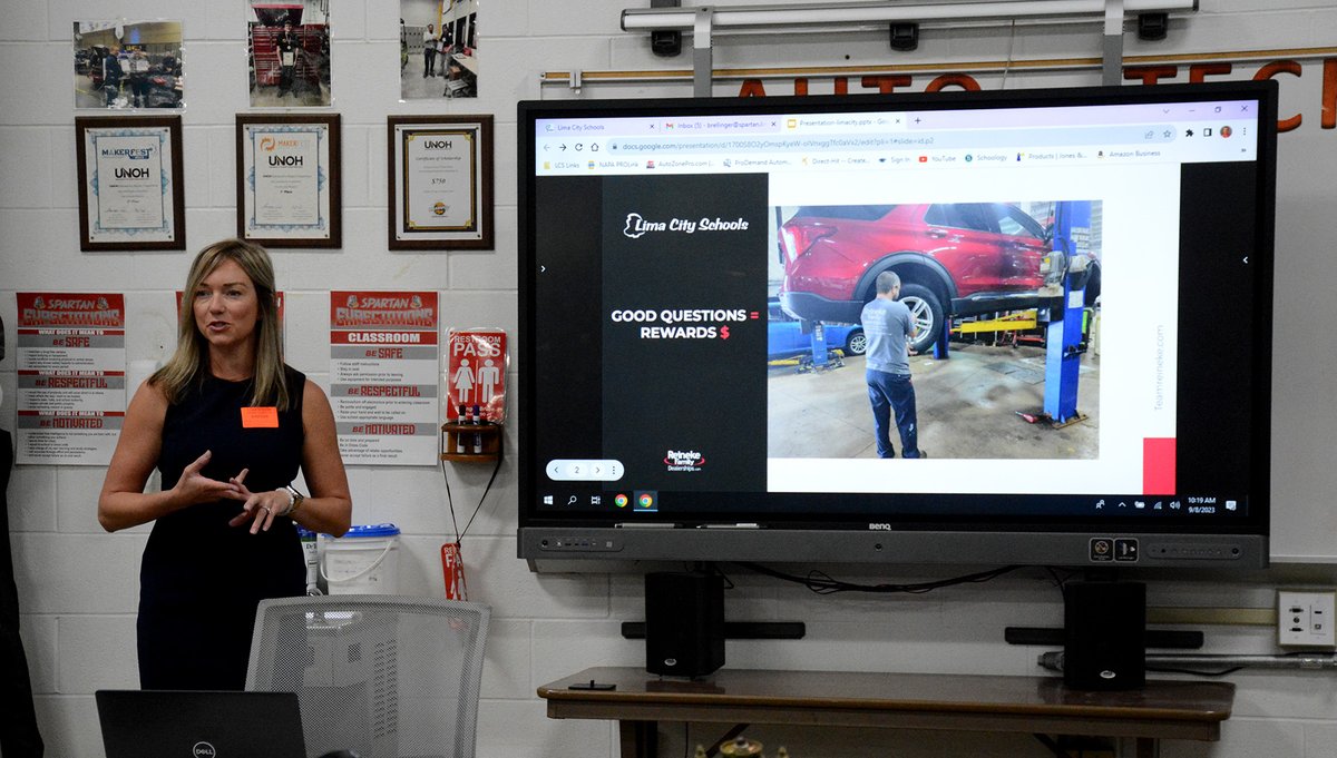 LimaCitySchools's tweet photo. Representatives from Reineke Family Dealerships talking to Lima Senior Auto Technology students today about jobs and its work study program. Love the partnerships our Career Tech program has with area business and industry. #LSHCareerTech #CT4Success https://t.co/JVN7EhNakk