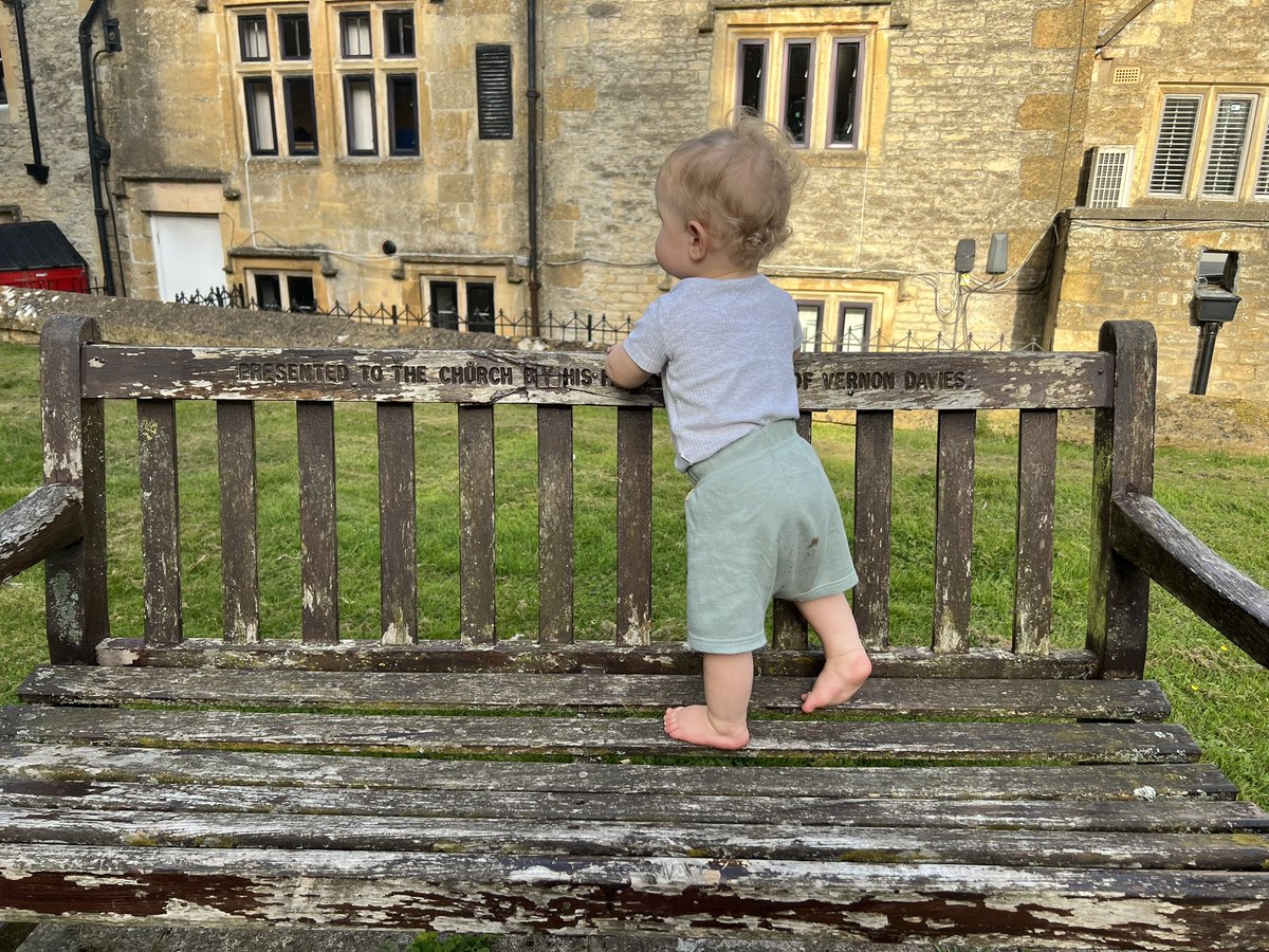 _MissieBee's tweet image. I spent my day off *actually as a day off* today (may have checked my emails but that doesn’t count 😂). Had my boy’s developmental review, did a food shop then found shelter from the sun in the shade of a local churchyard. Happy Friday everyone! 🌼 #ThrivingNotSurviving