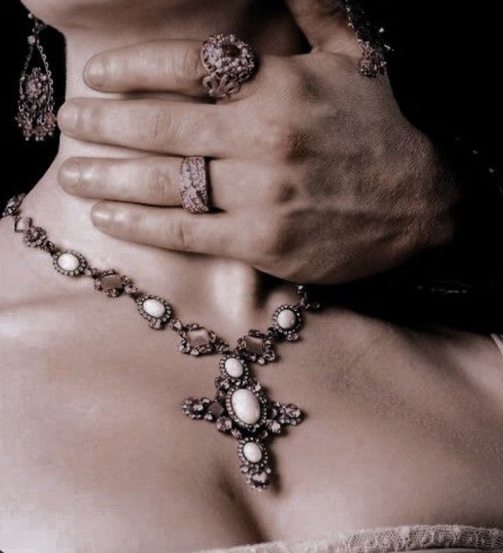 𝐏𝐄𝐑𝐒𝐄𝐏𝐇𝐎𝐍𝐄 (@undxrworldqueen) on Twitter photo 