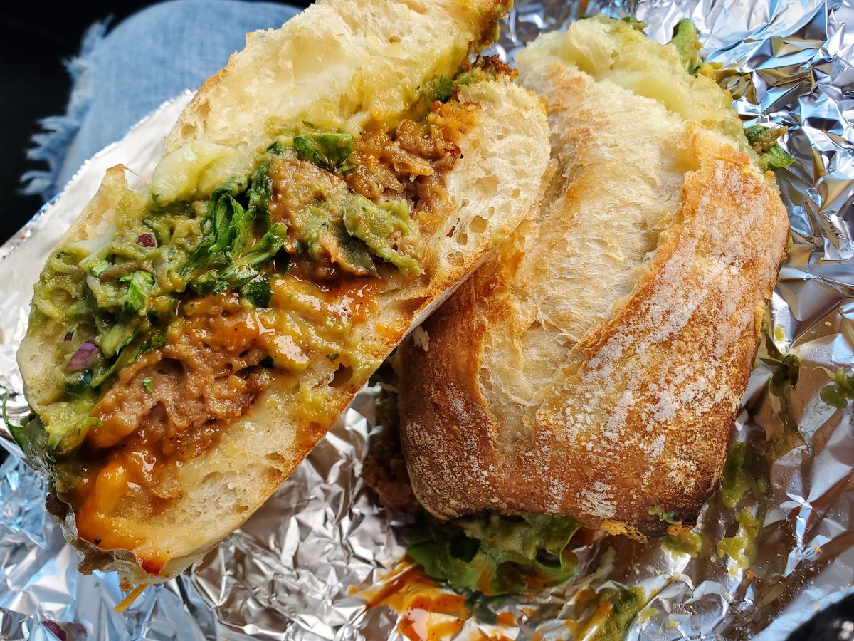 YeS_Itz_MaRiE's tweet photo. Ok so it's been a while but let mi go!!!

Beyond beef cheese melt! On a Ciabatta bread. Three cheese blend of Mozzarella, Fontina &amp; Manchego.
Guacamole and Arugula with homemade Chipotle sauce for the extra kick!🤤🤤 #ChefReid https://t.co/MB4vWTRbiE