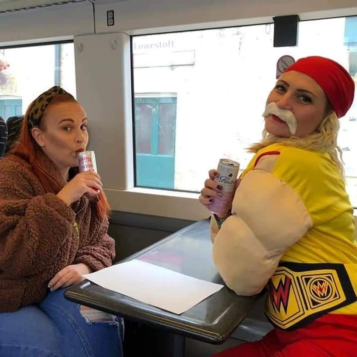 STIMPY1984X's tweet image. Throw back to 4 years ago on my hen weekend when I was in @HulkHogan fancy dress 😝💪#hulkhogandan #fancydress #henweekend