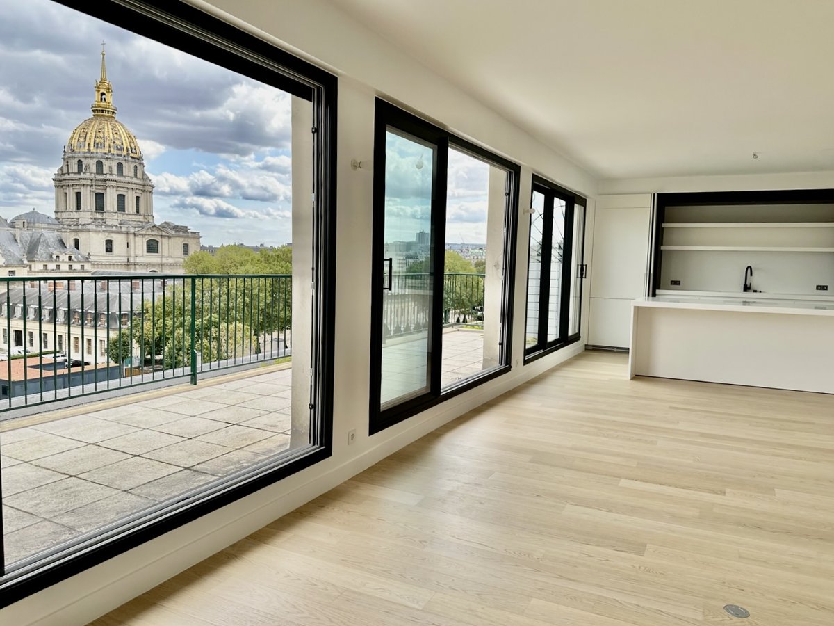 ParisArtDeVivre's tweet photo. Exclusif: Wishing everyone a fab weekend from a #property on my listing with its incredible view on #LesInvalides and its golden dome #cityoflight #cityoflove #parisjetaime #livinginParis #movetoParis #Architecture #Parisian #ParisRealEstate #Apartment https://t.co/toynCF1Wcd https://t.co/bgkWOCDbJm