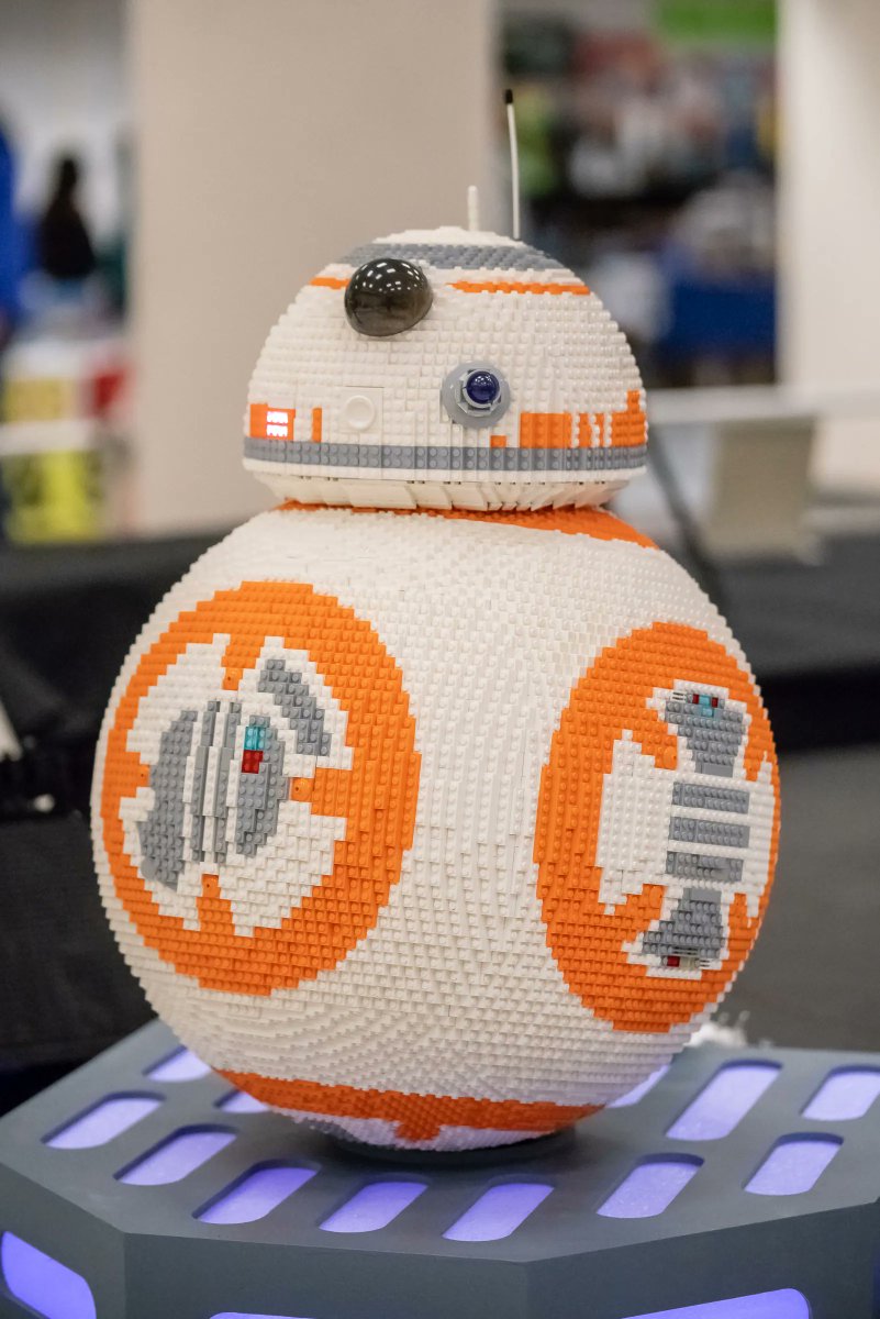 Come see custom builds like this BB8 at BrickCon 2023 this weekend only.  aftontickets.com/BrickCon2023?a…