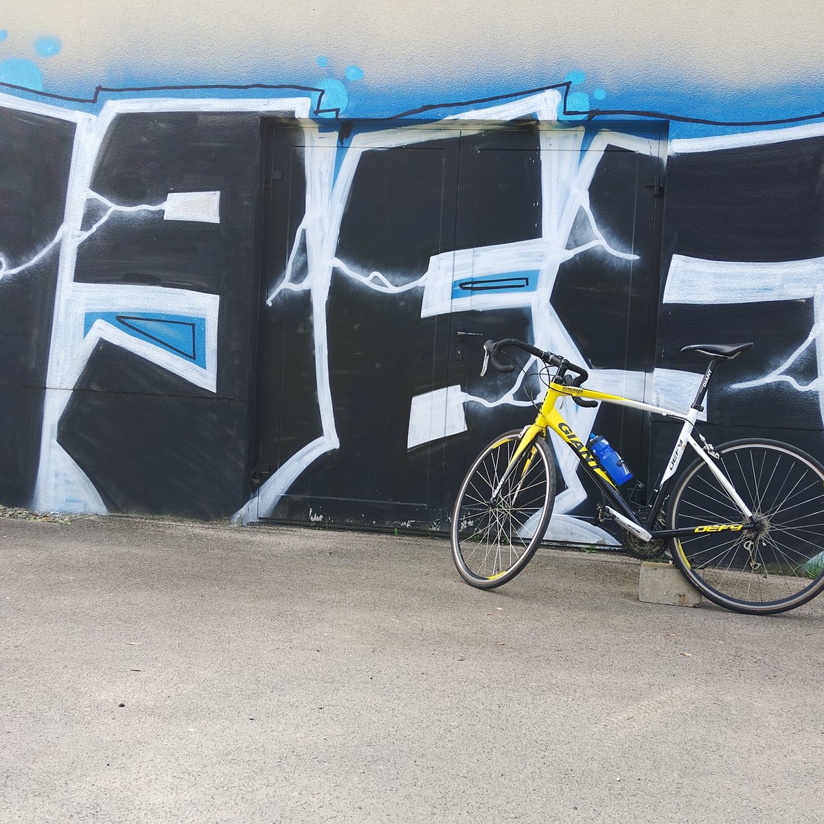 everizior's tweet photo. Hallo ist da jemand? https://t.co/iE9p985rru