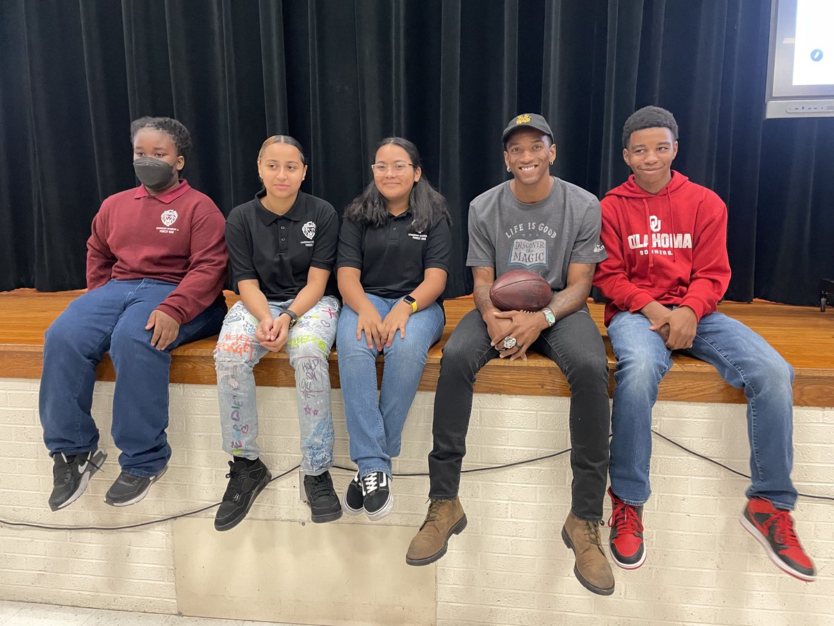 The 2023-2024 school year started off with a SPLASH! 🌊 📚 This week, we’ve already had not one… not two…not three…, but FOUR Reading Rallies and THREE Reader to Leaders down in Texas.