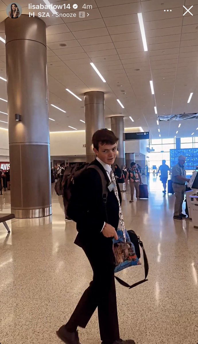 queensofbravo's tweet photo. Lisa Barlow says bye to her son Jack for two years as he goes on his mission 🥺 #RHOSLC https://t.co/JW5Jc5Vdh4
