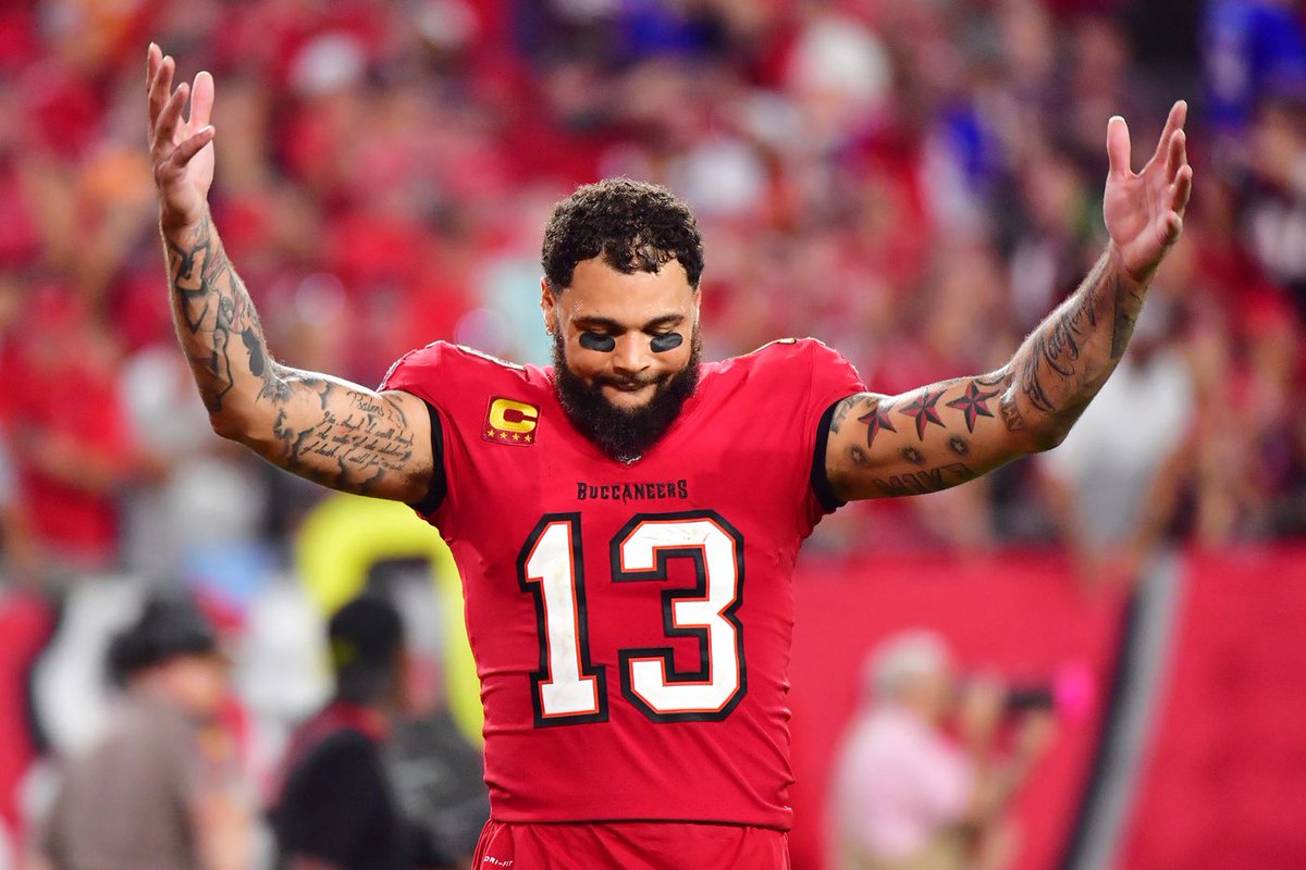 NFL_DovKleiman's tweet photo. 𝗨𝗽𝗱𝗮𝘁𝗲: The #Bucs have no plans to sign WR Mike Evans to an extension at this time, per @DMRussini 

The deadline Evans gave them will pass tomorrow, if they don't reach a deal, it appears this is his last season with the team.

The king of 1,000 yards might be out from Tampa in 2024. Will his streak at least continue with Baker Mayfield?