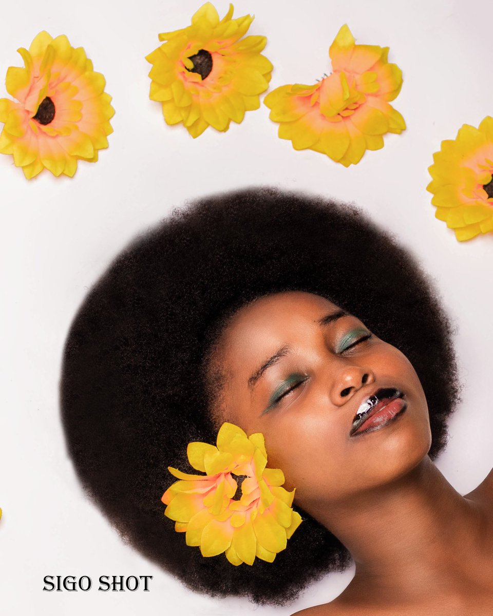 Sigoshot's tweet photo. Truly Beauty has no boundaries, it comes from within embracing the arts of the soul 🥰
What a beautiful view
Featuring Happiness Inaju
Photographed by me @Sigoshot #ilorinphotographer #potraitphotographer #Modelshot https://t.co/2rt4qHWQGq
