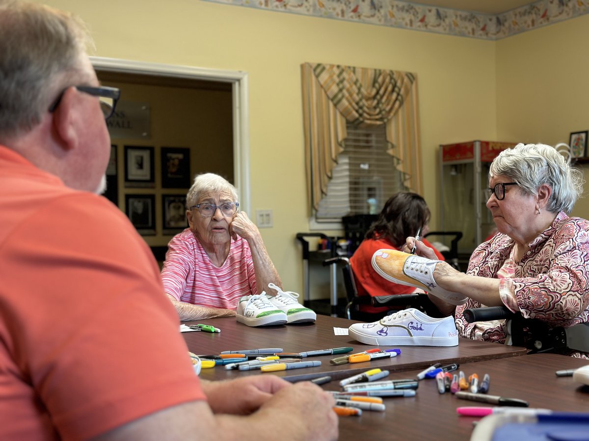 StonegateHC's tweet image. We used our creativity to design our own shoes! With blank white shoes used as our canvas, the residents made beautiful drawings that were unique and individualized. Now we can wear our creative project! #TrilogyLiving #CreativeProjects
