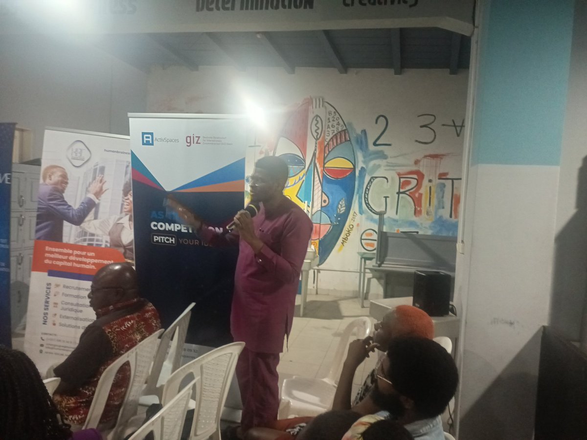 MaitrizLSP's tweet photo. Panelist says the Anglophone &amp; Francophone divide is coming to an end and going forward copywriters will be more proficient linguistically in French &amp; English, reducing - he seems to suggest - quality issues in advertising in Cameroon.
#AdTranslationCMR https://t.co/DgaLugl2Ma