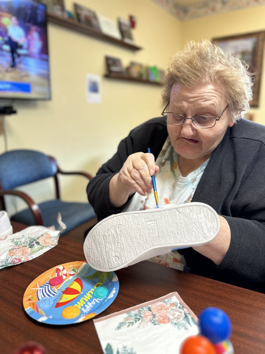 StonegateHC's tweet image. We used our creativity to design our own shoes! With blank white shoes used as our canvas, the residents made beautiful drawings that were unique and individualized. Now we can wear our creative project! #TrilogyLiving #CreativeProjects