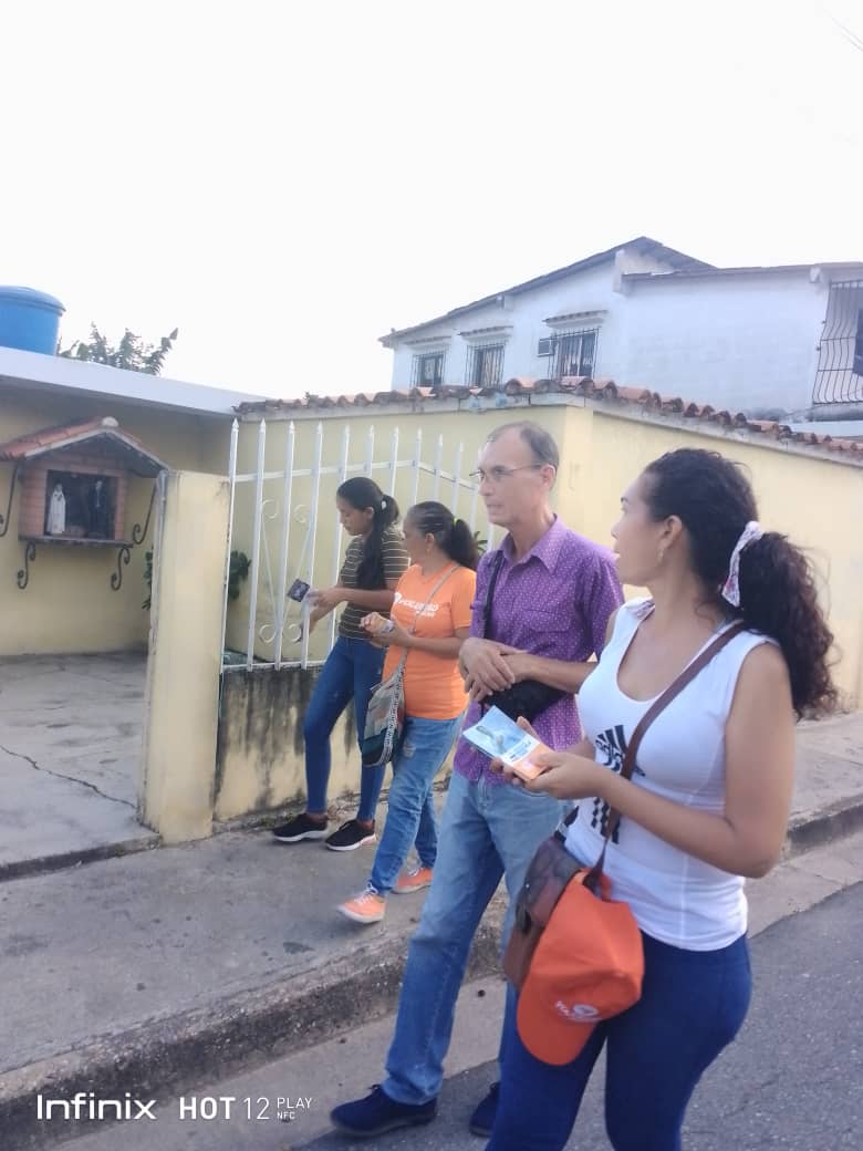 VP_Carabobo's tweet photo. #07sept El EMA Montalbán realizó volanteo en el Sector Nuevo Montalbán  (INAVI) llevando el mensaje de participar en la Primaria y que apoyen a Nuestro Candidato @freddysuperlano. 
#SiBarinasPudoMontalbanPuede https://t.co/Gze06DJ33q