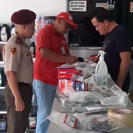 SENIAT_Oficial's tweet photo. #8Sep Servidores de la #UTIGuasdualito adscritos a #RegiónLosAndes continúan en operativo de orientación en materia de #ExigeTuFactura en la avenida #ElEstudiante del sector Centro, #Apure.
#MaduroEsProtecciónSocial https://t.co/ePWaHeTtbN