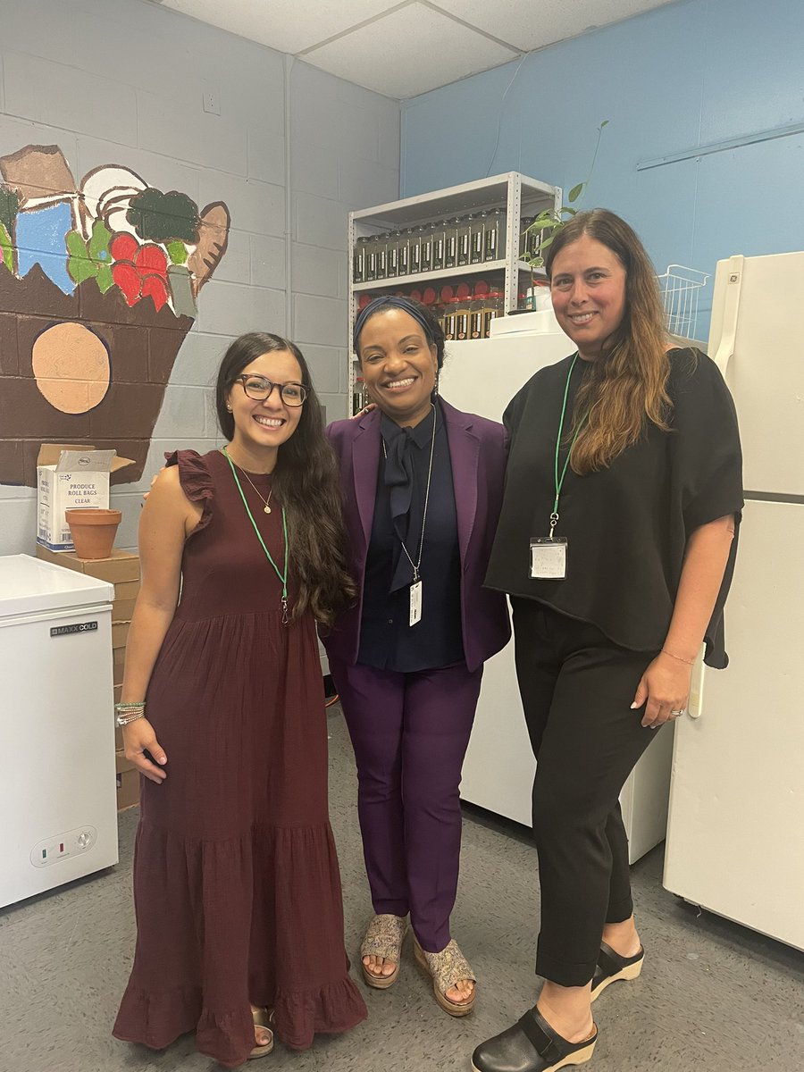 Loved visiting the Belmont School (PS 32) in the Bronx’s District 10 where they’re doing great work to support all students, with dedicated support for students in temporary housing. I loved seeing their outdoor garden, which students help develop and maintain.