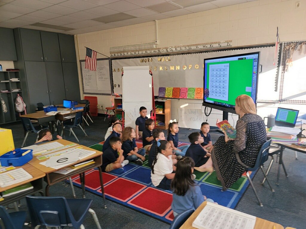 📚Happy National Literacy Day!🌟At Rufino Mendoza ES, we're passionate about the magic of books and the power of reading. 📖 Our students and teachers are avid readers, and we've seen firsthand how reading opens doors to knowledge, empathy, and creativity📚🎉 #NationalLiteracyDay