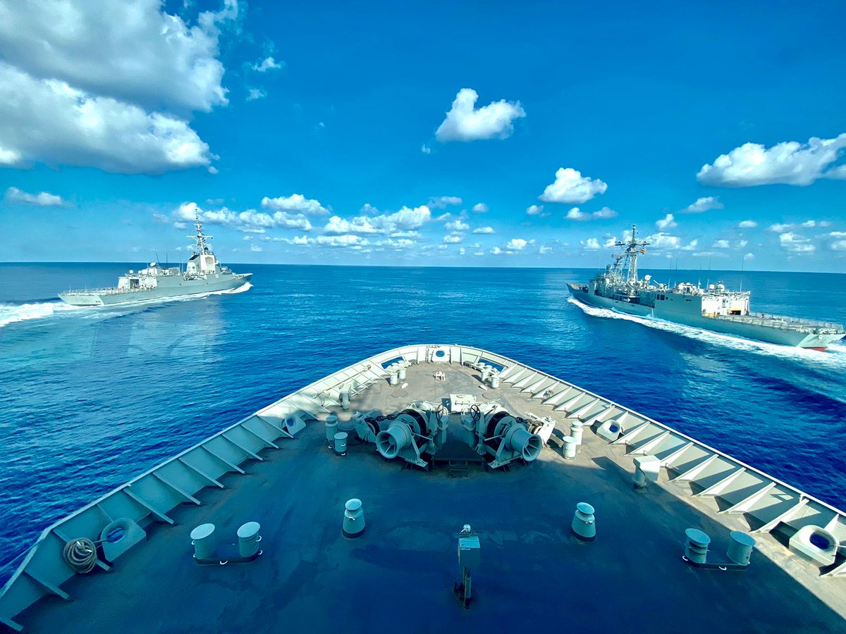 Armada_esp's tweet photo. Y con estas imágenes de nuestras unidades colaborando en los ejercicios #DynamicGuard despedimos el día.
#BuenasNoches
#SomosLaArmada🇪🇦⚓️ https://t.co/TEbKtyXVRP