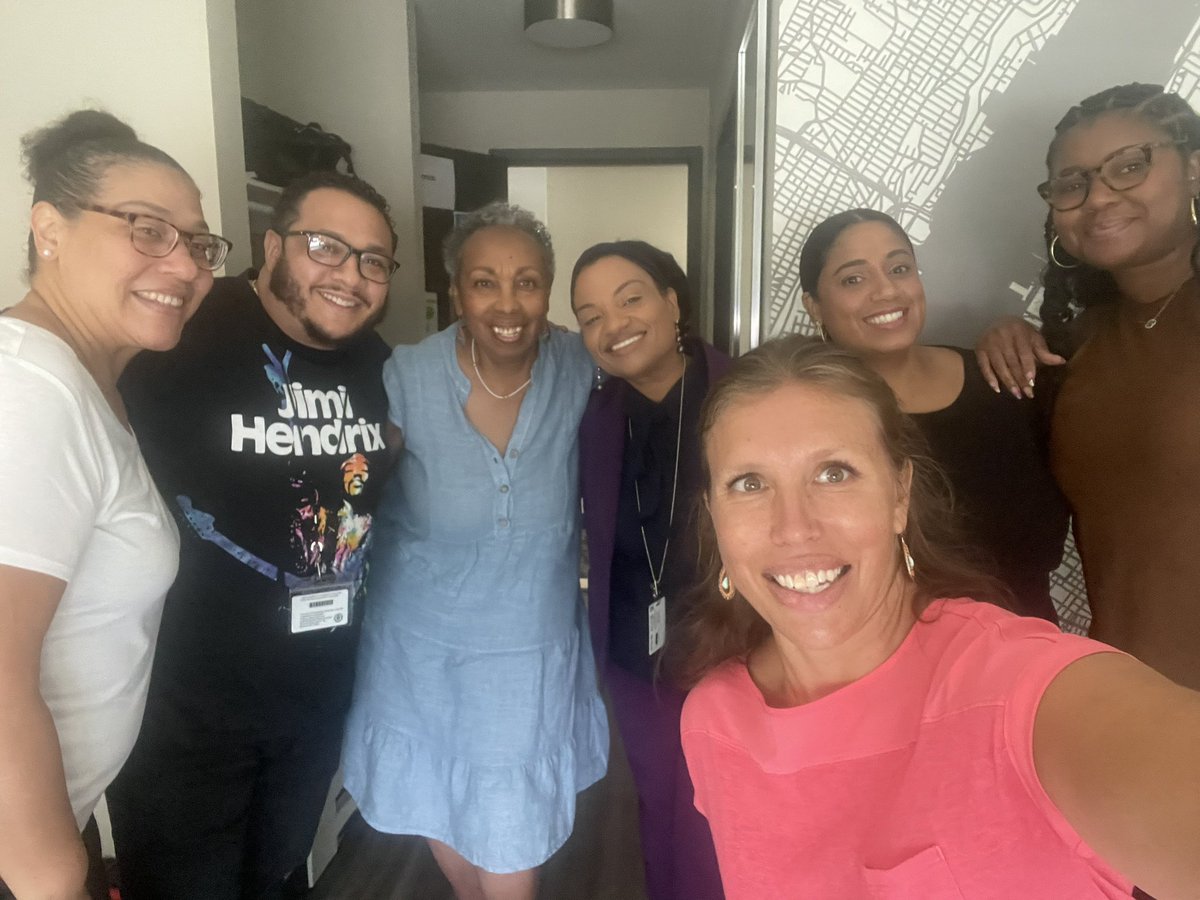 Grateful to have started the day in the company of our dedicated shelter staff in the Bronx’s District 10. They’re working collaboratively with schools and our DHS partners to ensure a strong start to the school year! <a href="/TheDSCW/">Office of Community Supports and Wellness</a> <a href="/NYC_CommSchools/">NYC Community Schools</a> @NYCDOEwellness