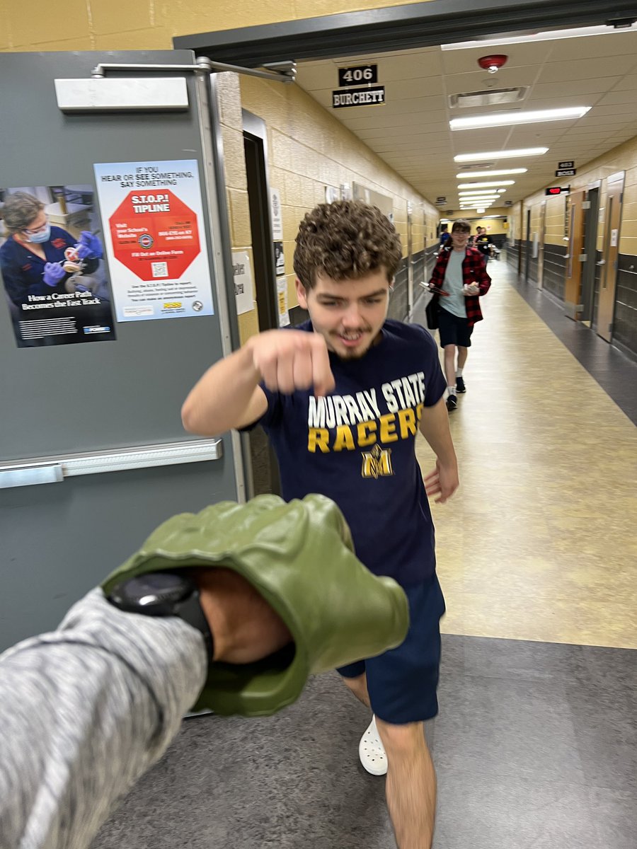 TonyJarvis_MHS's tweet photo. I β€οΈ a Fist Bump Friday at Murray High! ππ» to all Tigers. Another great day! #MHS_WeGetTo #MurraySchools https://t.co/pQmeLQoVIE