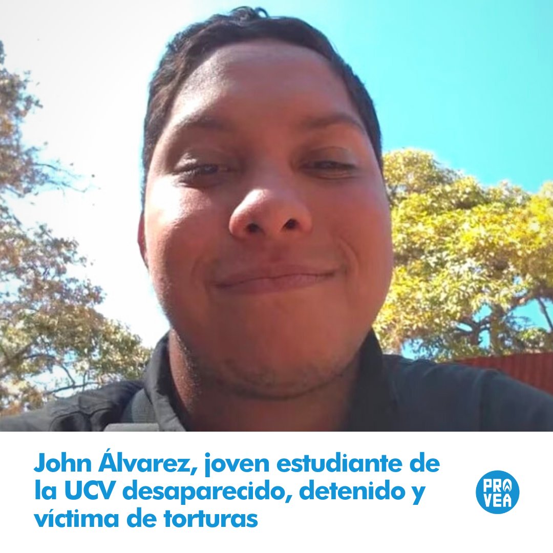 _Provea's tweet photo. “Fue golpeado con un bate, descargas eléctricas en rodilla, costillas, testículos…”

John Álvarez, el estudiante de 24 años de la UCV que fue desaparecido, detenido arbitrariamente y víctima de torturas a manos de funcionarios.

La nueva víctima de la persecución en Venezuela.

John es un estudiante de antropología en la Universidad Central de Venezuela, miembro de la comisión de usuarios del comedor universitario e integrante del Sistema Nacional de Orquestas “Simón Bolívar”.

Arrestado por una supuesta implicación en planes conspirativos en el caso de los 6 luchadores sociales condenados a 16 años de cárcel.

Durante su audiencia de presentación, John denunció haber sido golpeado y sometido a torturas, descargas eléctricas, golpes…

“Díganle a mi familia y a Venezuela lo que pasó”

En la noche del lunes 4 de septiembre, se realizó la audiencia de presentación en la que John Álvarez fue privado de su libertad. 

El tribunal de Control, siguiendo órdenes desde el poder, alegó que tenía una orden de aprehensión vigente desde 2022 por los delitos de conspiración y asociación, relacionados con el caso de los 6 sindicalistas condenados a 16 años de cárcel.

Durante su declaración, John describió las circunstancias en las que fue detenido, denunciando que objetos personales como su moto, reloj y cadena no fueron registrados en el acta de aprehensión.

Álvarez relató que agentes del Departamento de Inteligencia Policial (DIP), junto con otro oficial del Departamento de Asuntos Especiales (DAE), lo obligaron a hacer una declaración, para incriminar a Carlos Salazar, sindicalista de la @coalicionsind, y Carlos Julio Rojas (@CarlosJRojas13), periodista y dirigente vecinal.

Un funcionario que estaba detrás de él le decía «si te mueves se me dispara el fusil» fue golpeado con un bate, con un jergón de cama cubierto con fundas para que no dejara evidencias, descargas eléctricas en rodillas, costillas, testículos...

El miércoles 6 de septiembre, los familiares y abogados de John, instaron al Defensor del Pueblo, Alfredo Ruíz, a realizar una investigación sobre las acusaciones de torturas que el joven sufrió mientras estuvo detenido por agentes de la Policía Nacional Bolivariana (PNB), activar la Comisión Nacional contra la Tortura.

La torturas a John forman parte de una política de Estado de persecución a la disidencia o a quienes son percibidos como disidentes, ya denunciado en informes por la Misión de Naciones Unidas sobre Venezuela.

Mientras lees esto, John sigue detenido con los mismos cuerpos policiales acusados de torturarlo. 

Exigimos que #LiberenAJohn