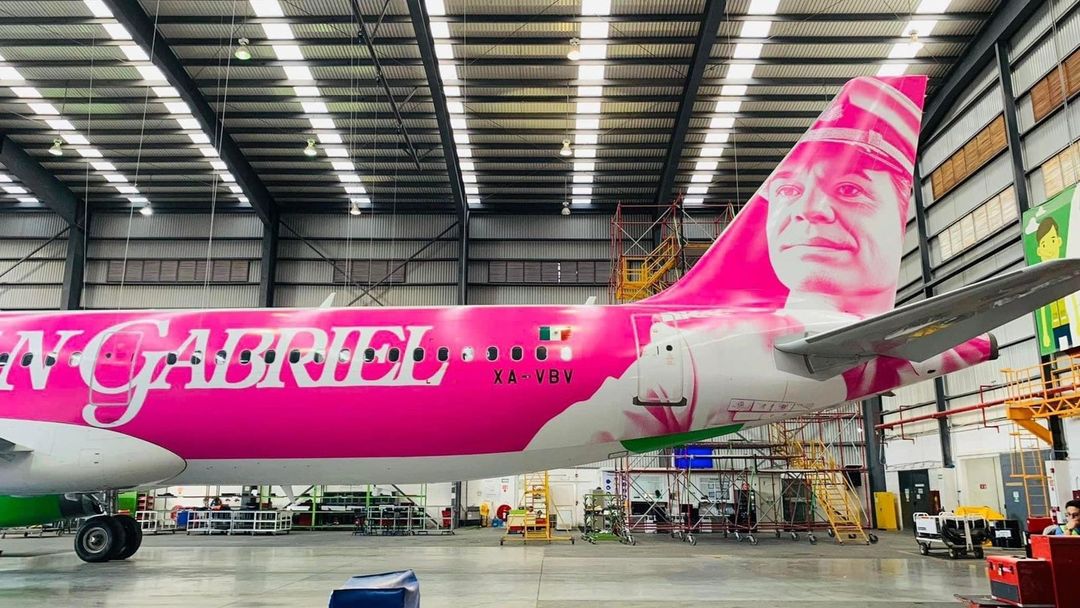 soyjuangabriel's tweet photo. ¡"Así Fue" como revelamos el avión más esperado del DIVO de México! 🤩✈️ Disfruta el nuevo sencillo "Méxxico Es Todo" de Juan Gabriel.
🎶 https://t.co/YhVdocSpTt https://t.co/9Aklfux3yh
