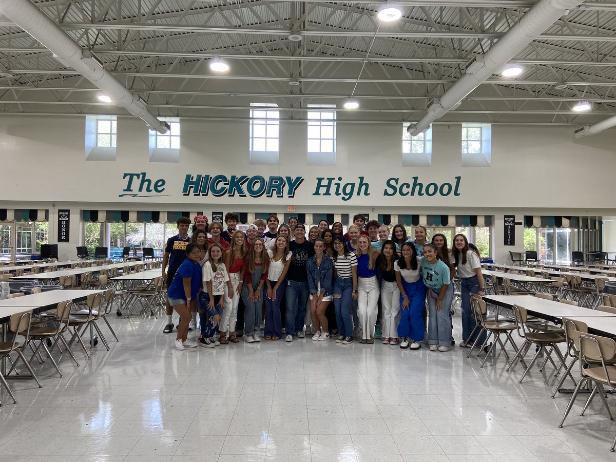 HickoryHighSCA's tweet image. Thank you, PC @drphilcampbell for being in the “hot seat” and answering our questions! #studentleaders #gettingdeep #rwb