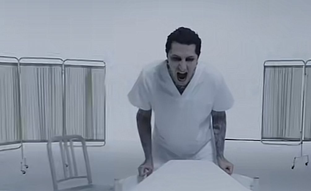 signofblegh's tweet photo. seeing @ChrisMotionless in scrubs as a nursing student 🥵 https://t.co/MeTR5lgmjc