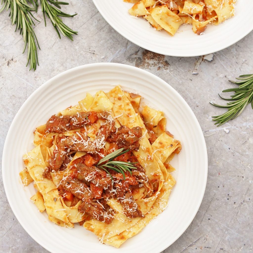easypeasyfoodie's tweet photo. A really quick and easy recipe, this delicious Italian ragu is the perfect way to make the most of your lamb leftovers. In fact this recipe is so good it’s worth buying extra la... https://t.co/eLERsSOGYF

#lamb #leftoverlamb #lambleftovers #leftovers #ragu #lambragu #pappardelle https://t.co/67ZXMdNNRx