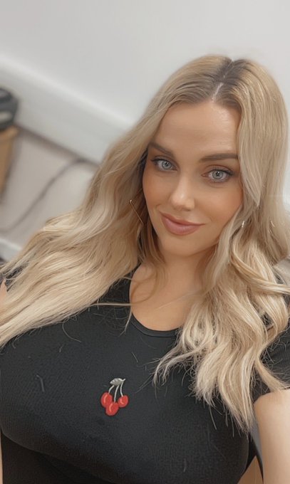 When you&rsquo;re shadow banned so you have to post modest pics 🤭 https://t.co/npF7jaXeVA