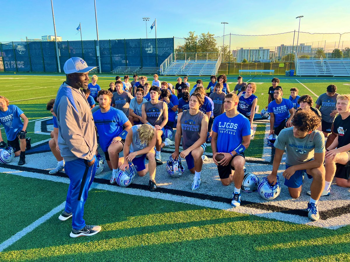 coach_hales's tweet photo. OC/Asst HC @carmus1 gave this week’s @TORREYFOOTBALL #ThursdayCoachTalk. His football journey taught him to take advantage of opportunities and to take care of others. He loves the special people in our football family! #OurTime #Heart #Different #Brotherhood #TorreyPride https://t.co/ryRJrCsPKr