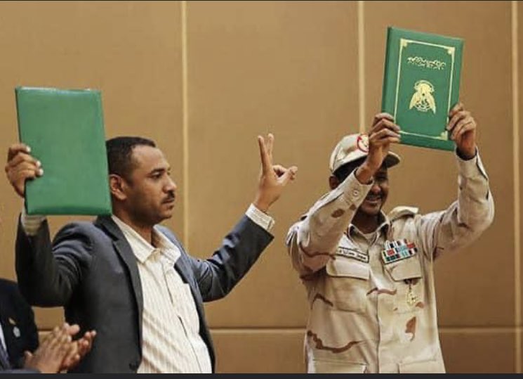 واحد ادانا قفاها والتاني جايب عاليها واطيها 😪